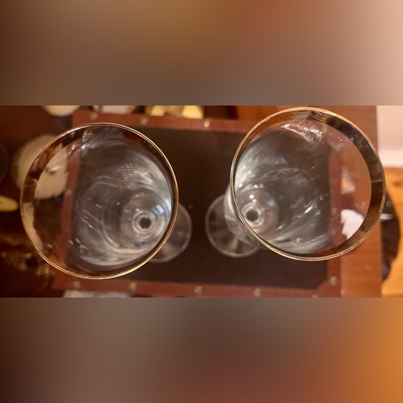 🍾HP🍾Champagne Flutes-Rare-Hand Painted-New Condition. Set of two🥂 - Picture 3 of 4